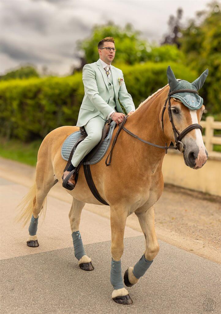 Marié à cheval